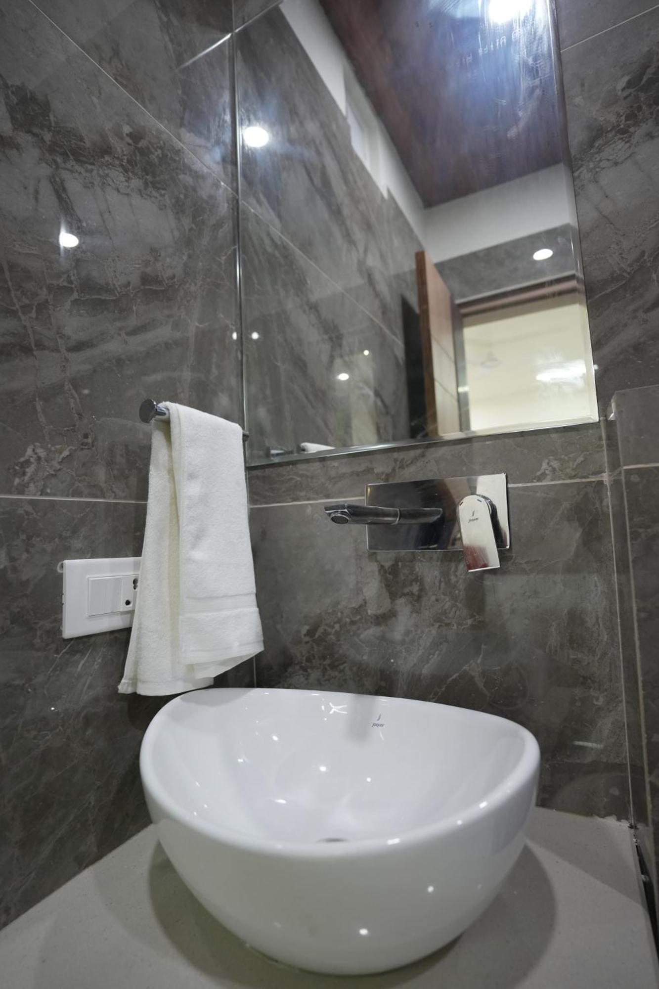Anaya Retreat Hotel Váránaszi Kültér fotó