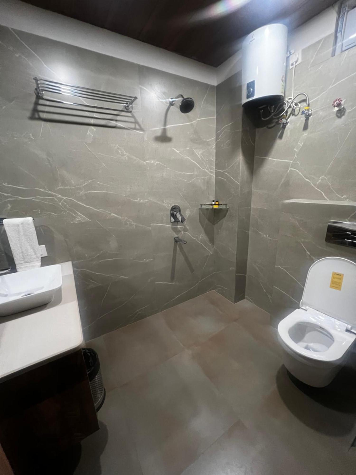 Anaya Retreat Hotel Váránaszi Kültér fotó