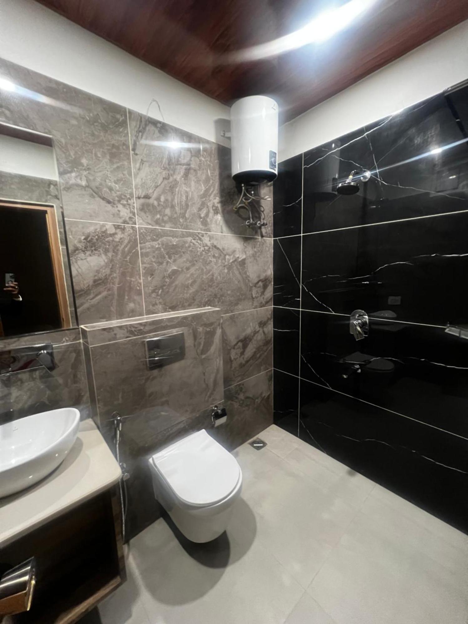 Anaya Retreat Hotel Váránaszi Kültér fotó