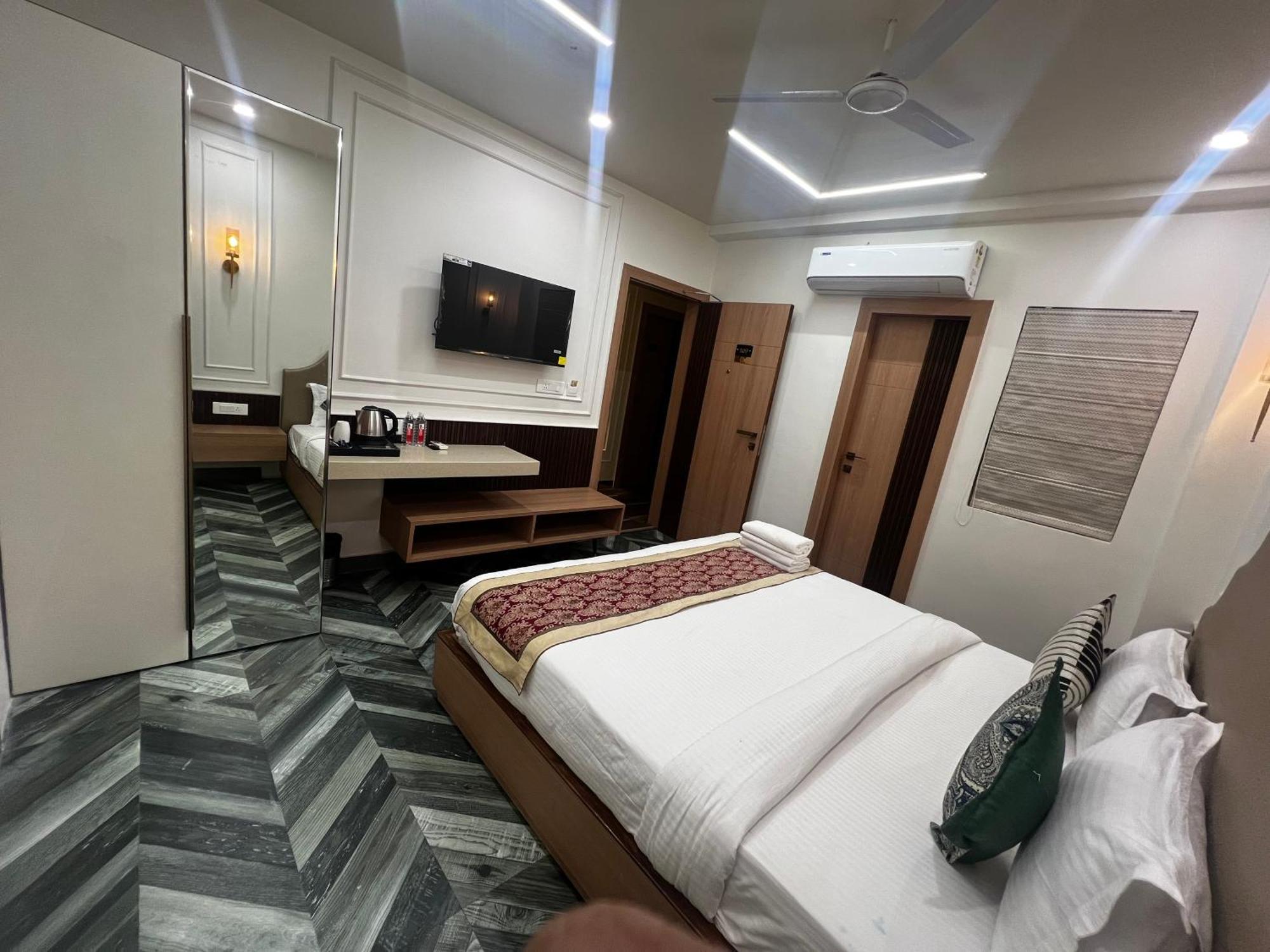 Anaya Retreat Hotel Váránaszi Kültér fotó